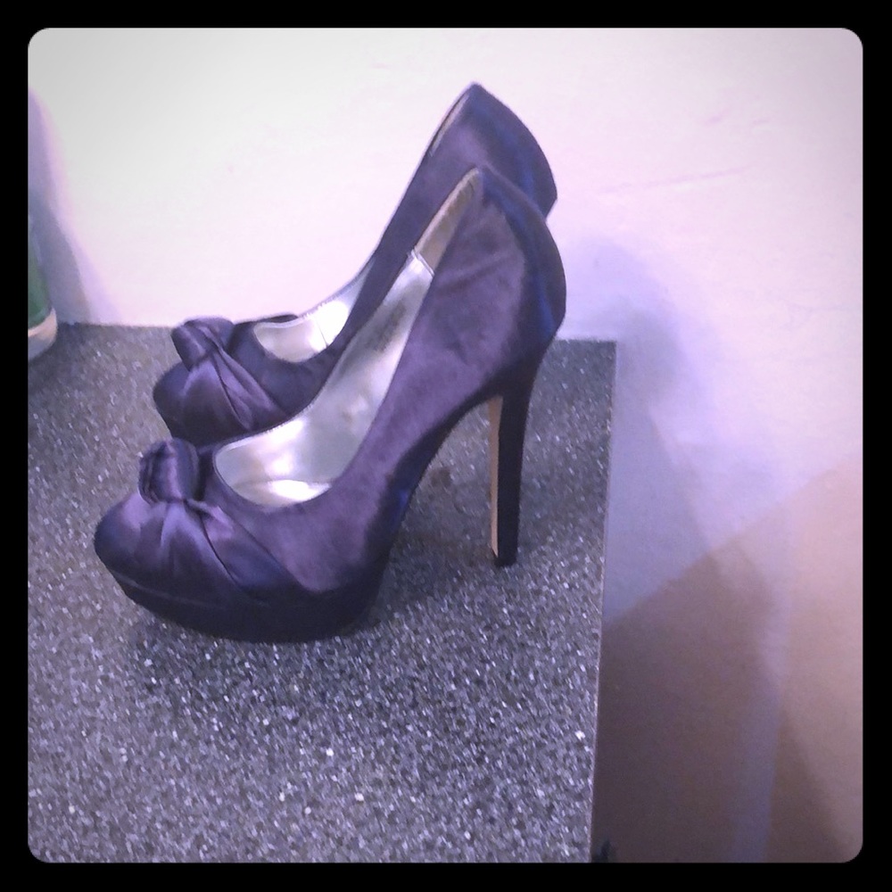 Navy blue heel shoes
